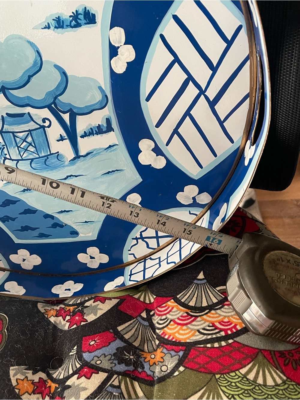 Blue and White Decorative metal Wall Plate or table tray/ vintage - Picture 4 of 4